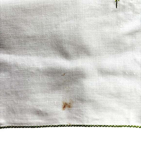 White cotton Christmas holiday tablecloth appliqué & 6 matching napkins flaws - Picture 8 of 11